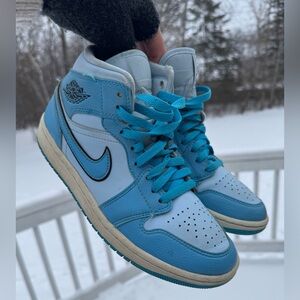 Nike Air Jordan 1 Mid University Blue Size 8